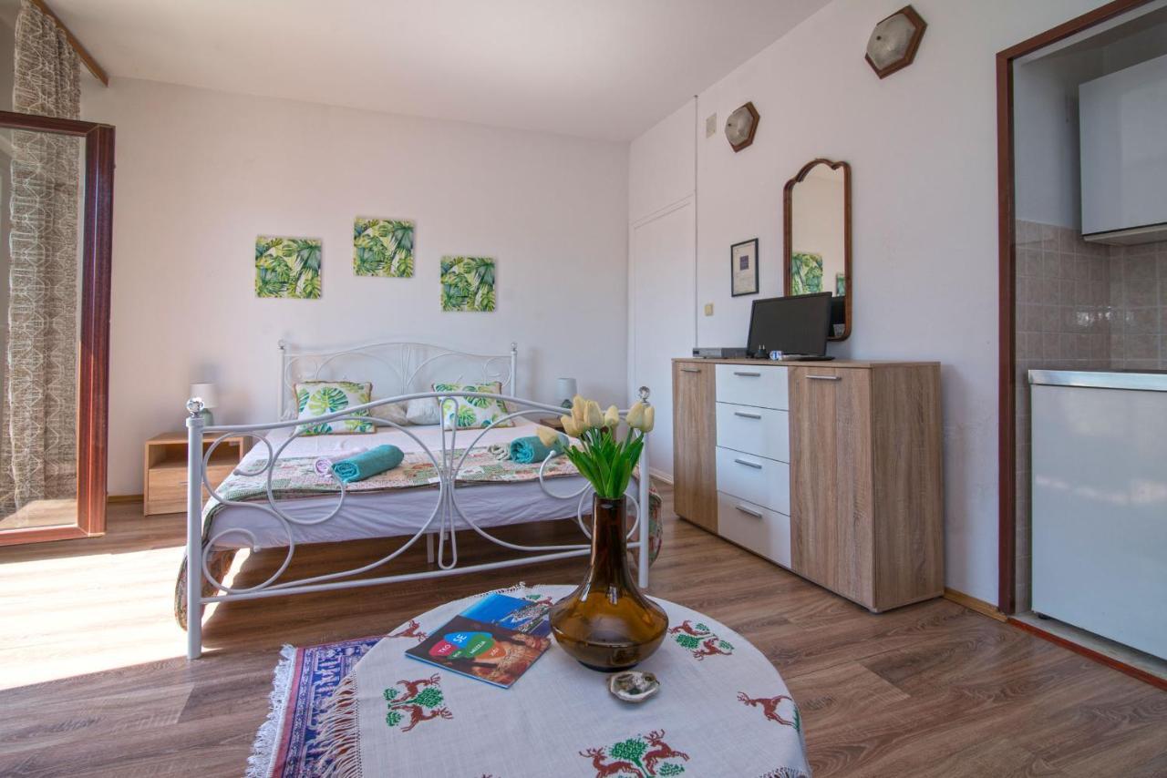 Nena Apartment Mali Losinj Exterior photo
